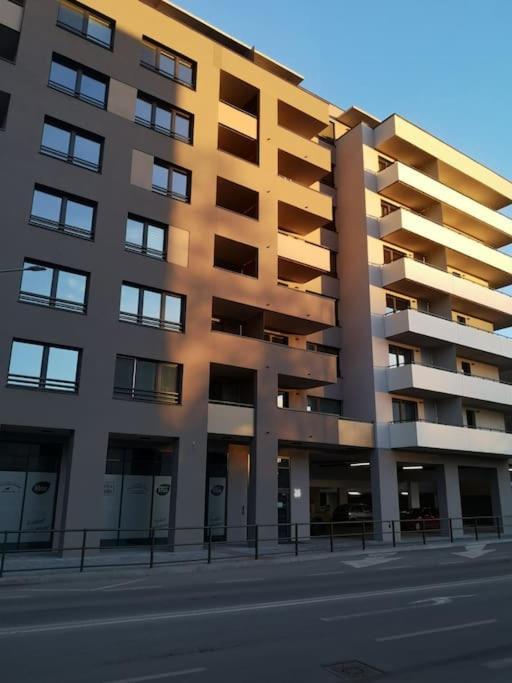 M&M1 Studio Apartment Near Center With Free Parking - Ac Кошице Екстер'єр фото